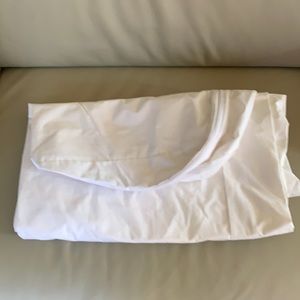 White mattress cover for single bed